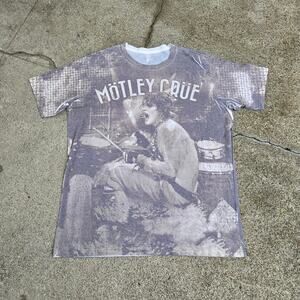 Vtg Y2k MOTLEY CRUE Tommy Lee All Over Print Rock Metal Band Tee Shirt XL Fit